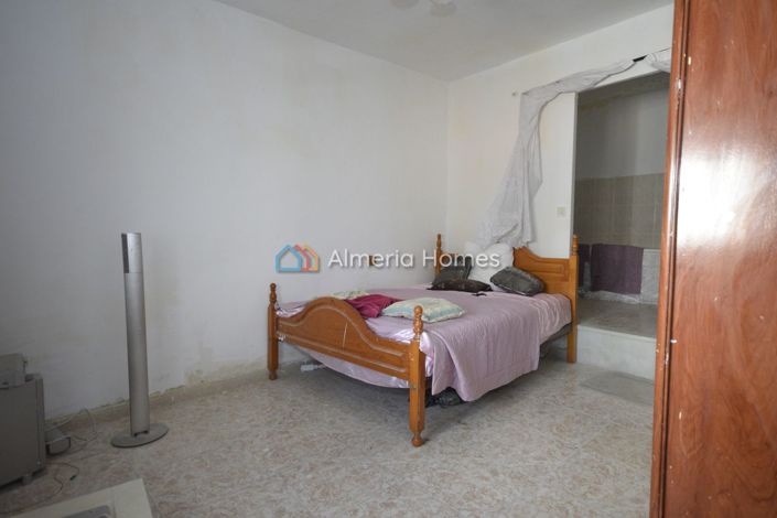 Image No.8-3 Bed Townhouse for sale