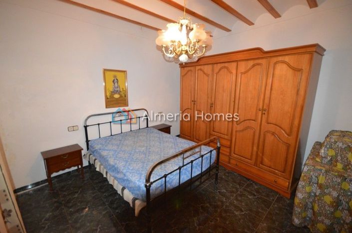 Image No.6-2 Bed Townhouse for sale