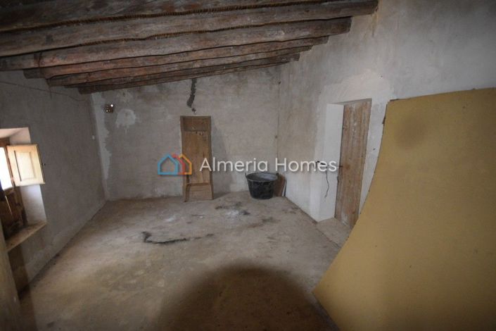 Image No.10-4 Bed Country House for sale