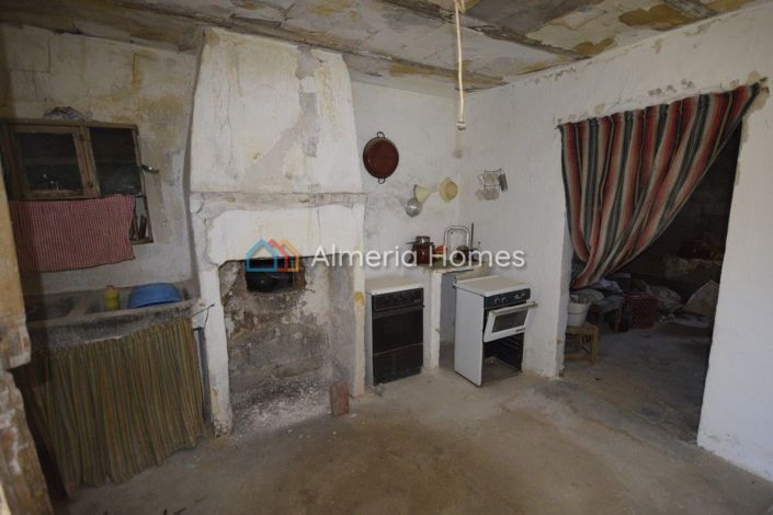 Image No.13-4 Bed Country House for sale