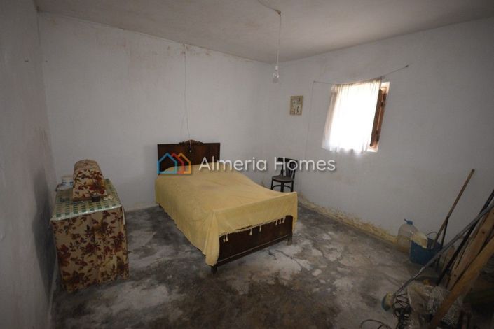 Image No.4-4 Bed Country House for sale