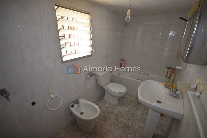 Image No.7-4 Bed Country House for sale