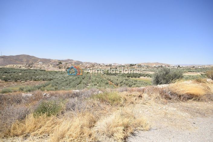 Image No.10-2 Bed Country House for sale