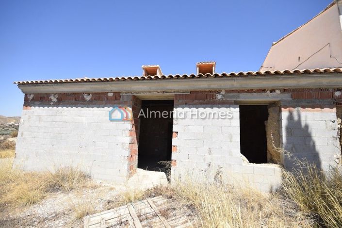 Image No.2-2 Bed Country House for sale