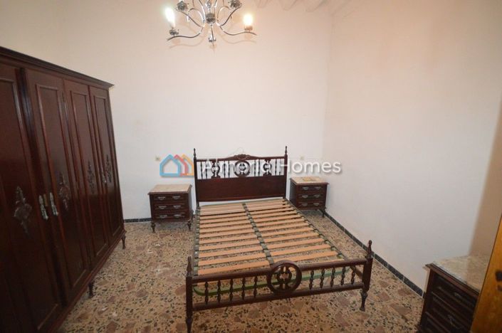 Image No.7-5 Bed Country House for sale