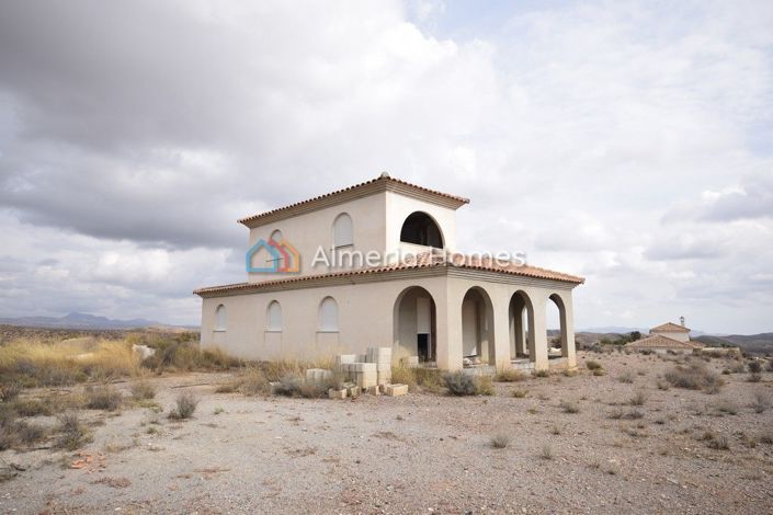 Image No.3-4 Bed Villa for sale