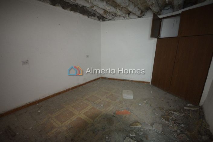 Image No.10-5 Bed Country House for sale