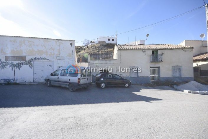 Image No.2-5 Bed Country House for sale