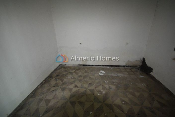 Image No.9-5 Bed Country House for sale