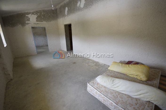 Image No.15-6 Bed Country House for sale