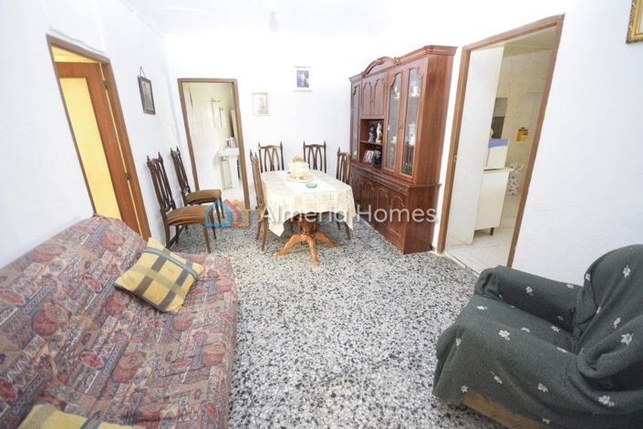 Image No.7-6 Bed Country House for sale