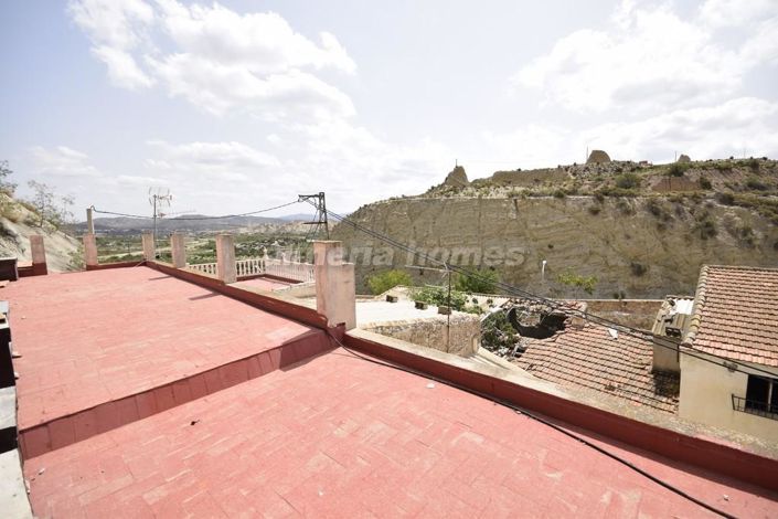 Image No.20-6 Bed Townhouse for sale