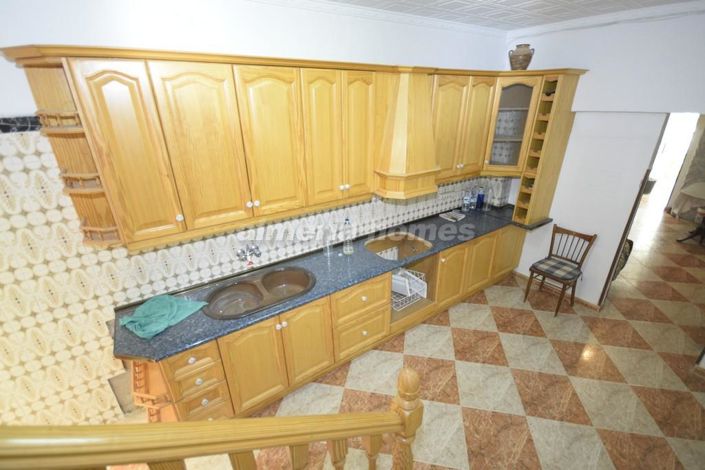 Image No.7-6 Bed Townhouse for sale