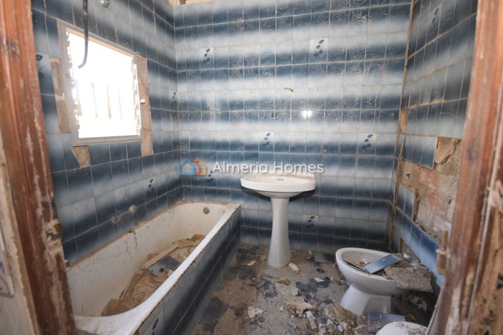 Image No.26-5 Bed Country House for sale