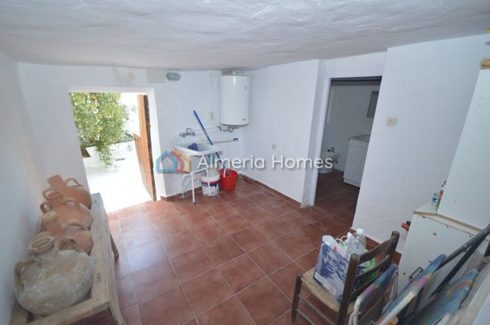 Image No.6-6 Bed Townhouse for sale