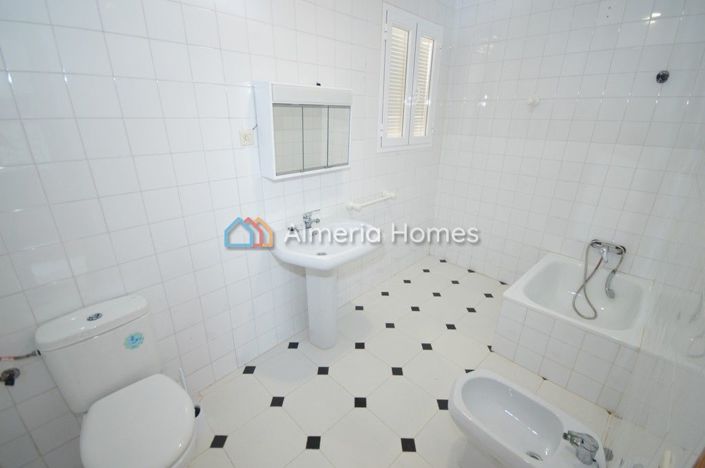 Image No.9-6 Bed Townhouse for sale