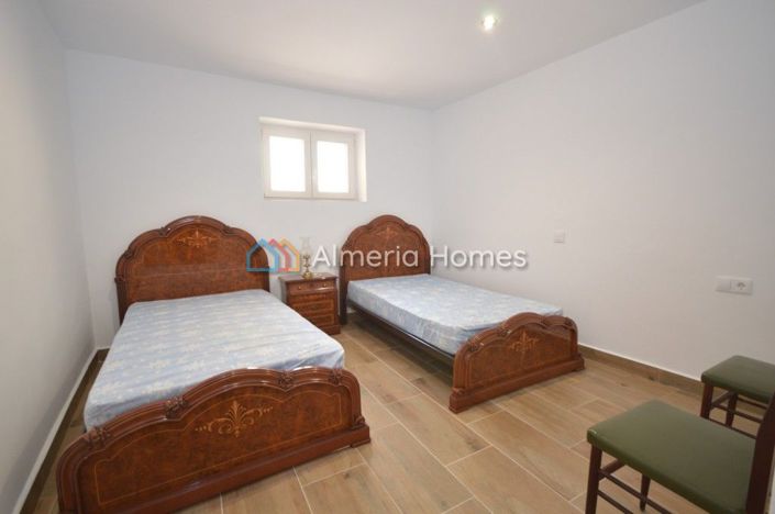 Image No.10-4 Bed Townhouse for sale