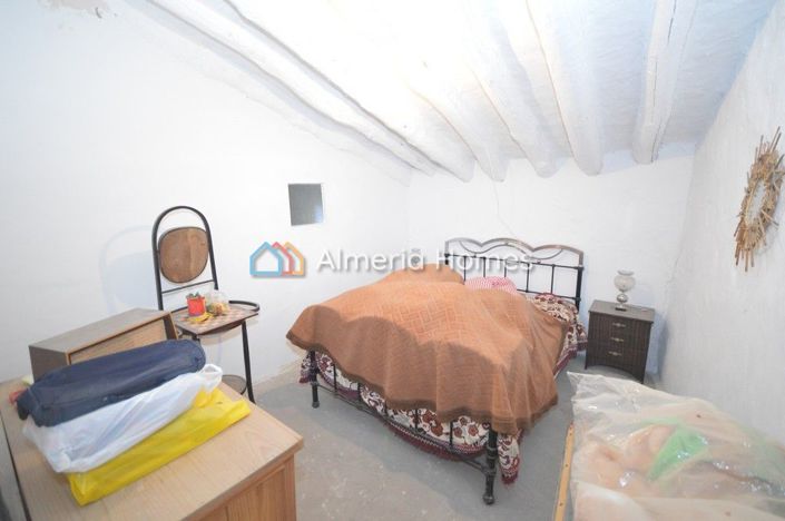 Image No.14-4 Bed Townhouse for sale