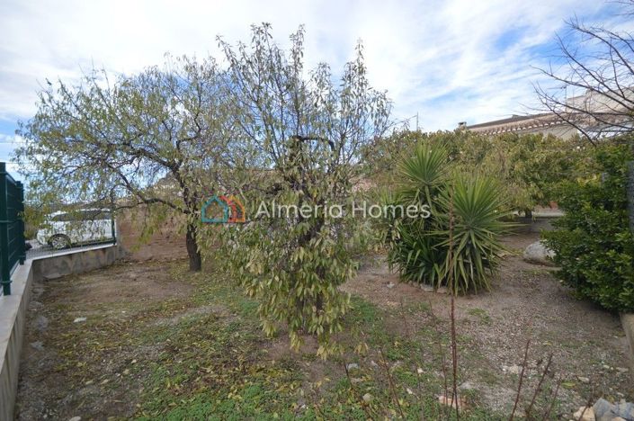 Image No.18-4 Bed Townhouse for sale