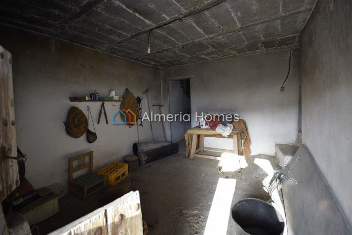 Image No.10-4 Bed Country House for sale