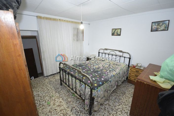 Image No.6-4 Bed Country House for sale