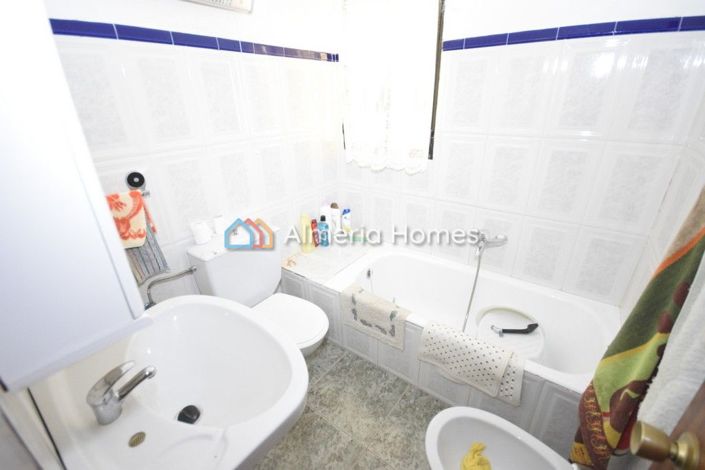 Image No.7-4 Bed Country House for sale