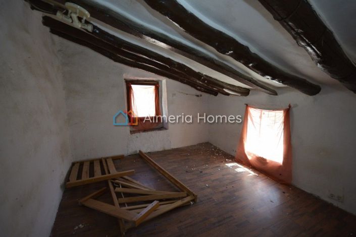 Image No.14-4 Bed Country House for sale