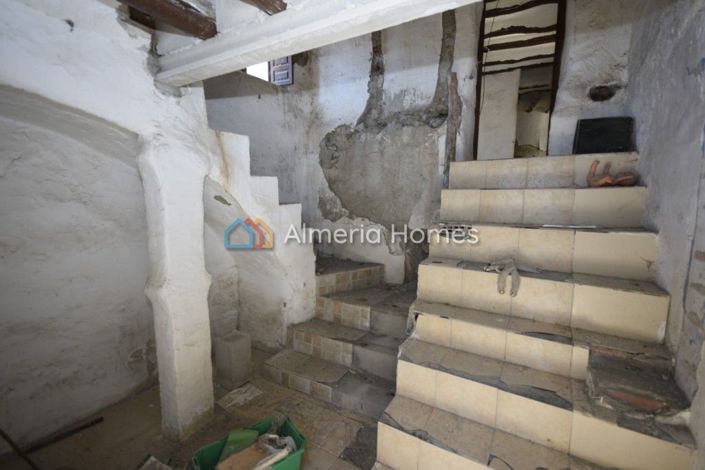 Image No.17-4 Bed Country House for sale