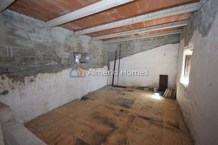 Image No.18-4 Bed Country House for sale