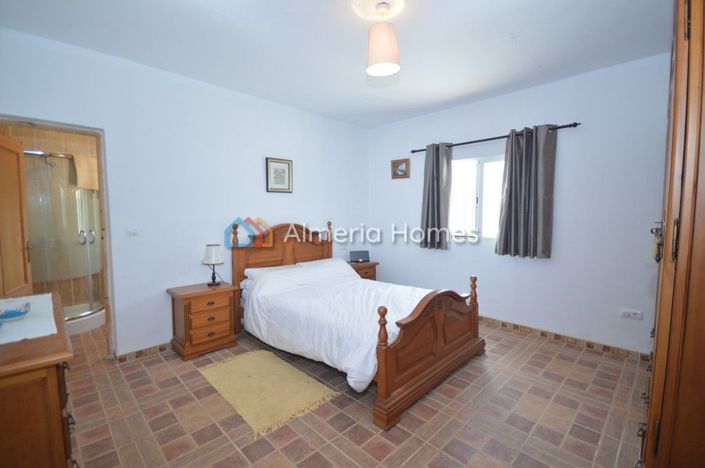 Image No.12-4 Bed Villa for sale