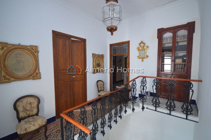 Image No.17-4 Bed Townhouse for sale