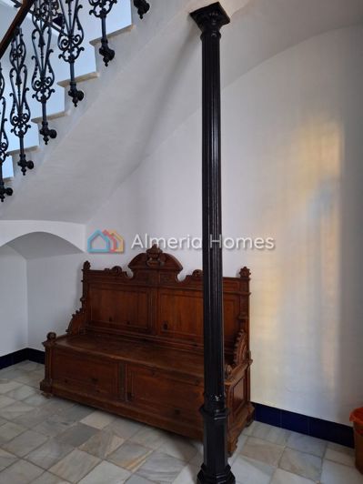 Image No.2-4 Bed Townhouse for sale