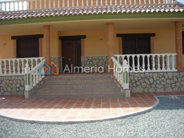 Image No.2-4 Bed Villa for sale