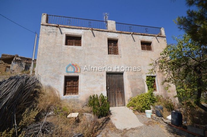 Image No.1-4 Bed Country House for sale