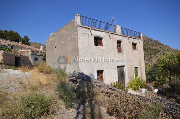 Image No.2-4 Bed Country House for sale