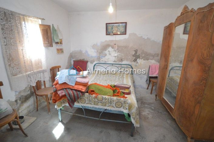 Image No.3-4 Bed Country House for sale