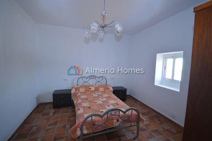 Image No.7-5 Bed Country House for sale