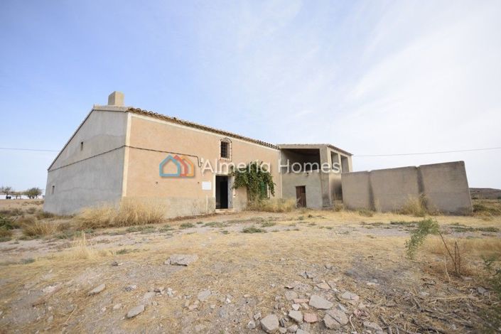 Image No.1-5 Bed Country House for sale