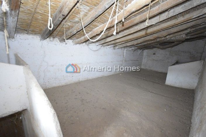 Image No.17-5 Bed Country House for sale