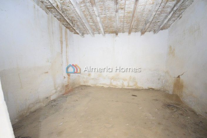 Image No.19-5 Bed Country House for sale