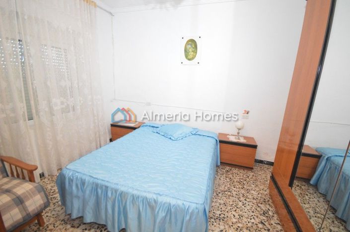 Image No.3-5 Bed Country House for sale