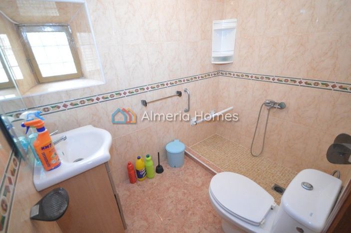 Image No.7-5 Bed Country House for sale