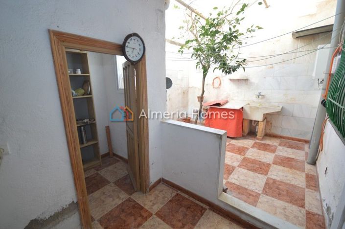 Image No.11-3 Bed Townhouse for sale