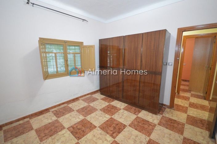 Image No.4-3 Bed Townhouse for sale