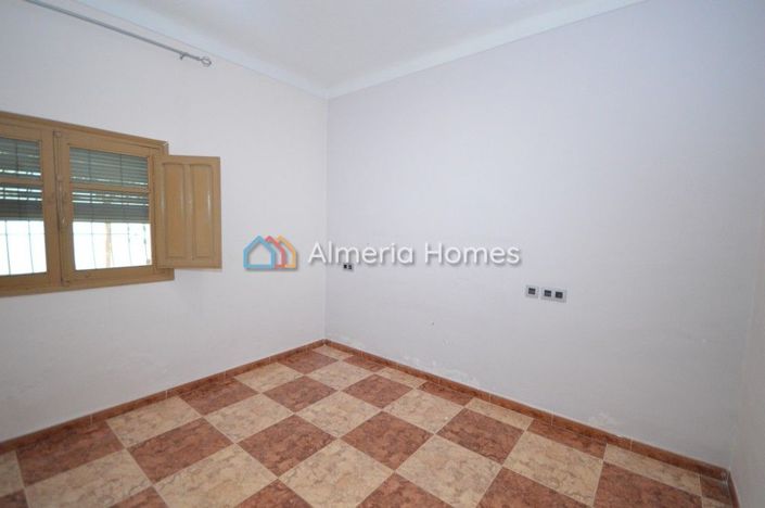 Image No.5-3 Bed Townhouse for sale