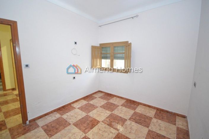 Image No.6-3 Bed Townhouse for sale