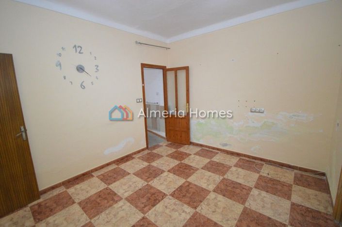 Image No.7-3 Bed Townhouse for sale