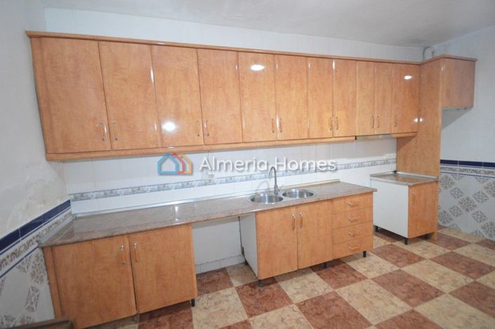 Image No.9-3 Bed Townhouse for sale