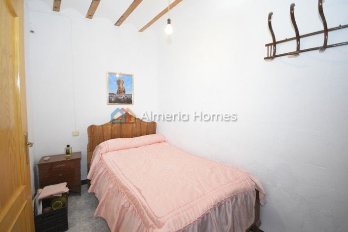 Image No.10-4 Bed Country House for sale