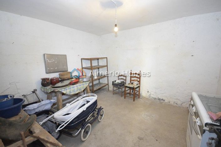 Image No.15-4 Bed Country House for sale